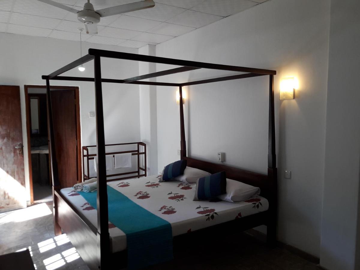 Sea Front Hikkaduwa Apartment Exterior foto