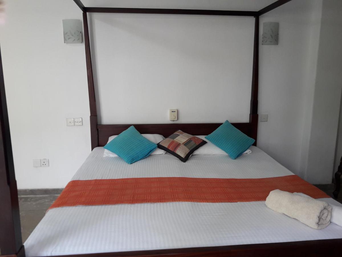Sea Front Hikkaduwa Apartment Exterior foto