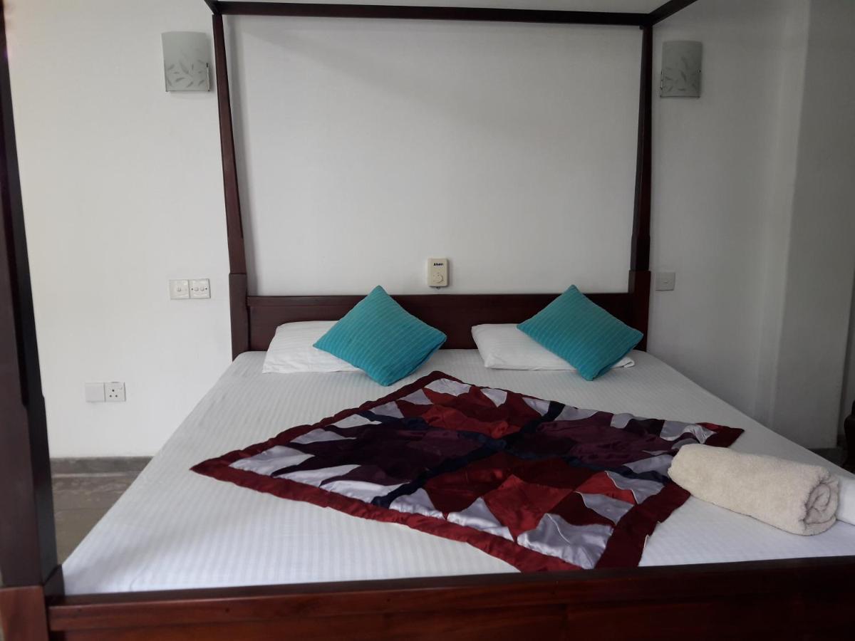 Sea Front Hikkaduwa Apartment Exterior foto