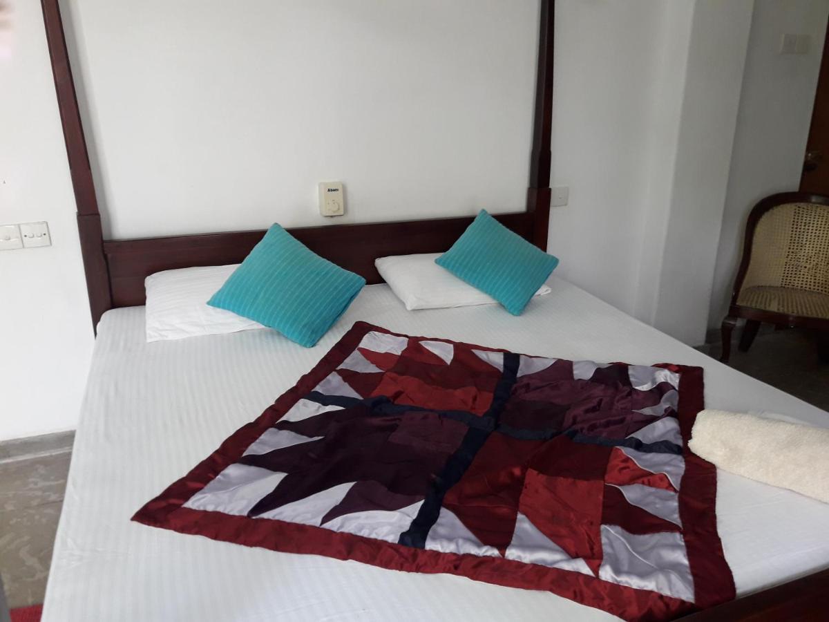 Sea Front Hikkaduwa Apartment Exterior foto