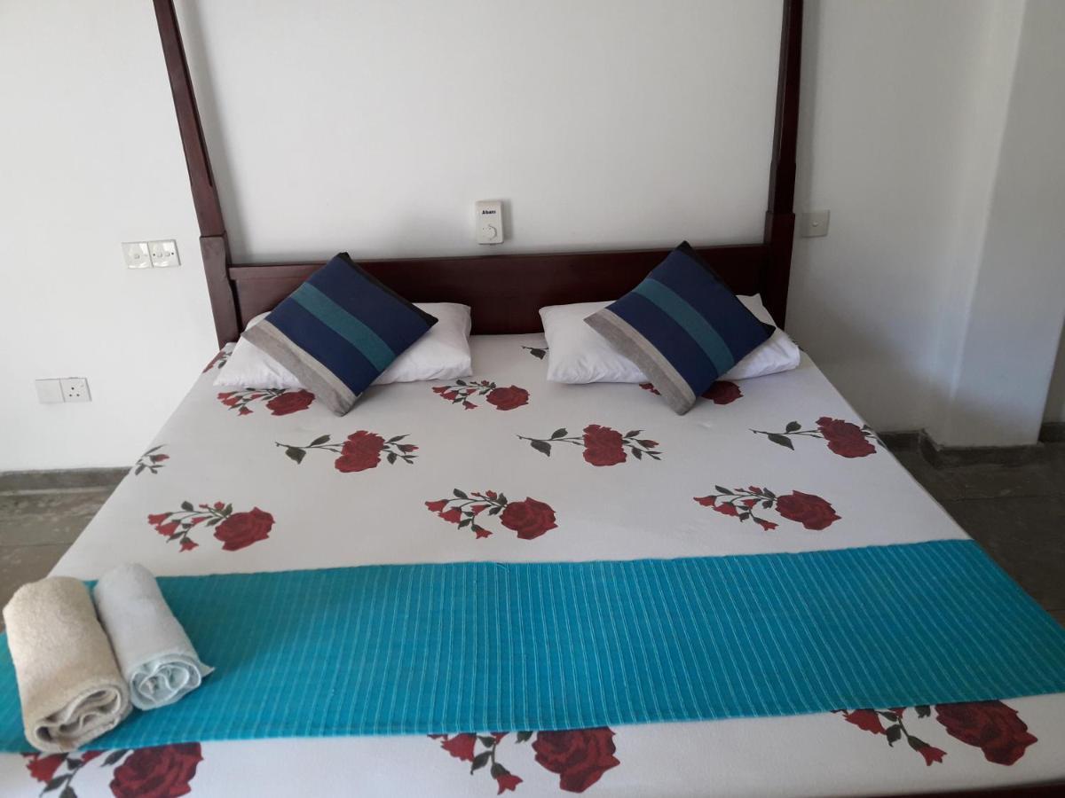 Sea Front Hikkaduwa Apartment Exterior foto