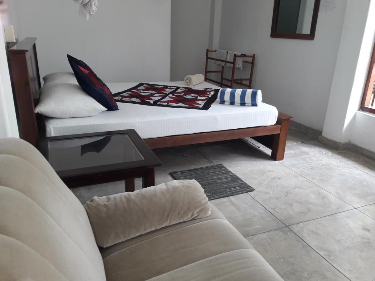Sea Front Hikkaduwa Apartment Exterior foto