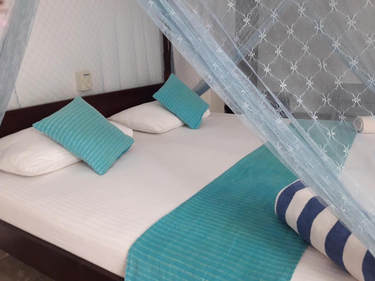 Sea Front Hikkaduwa Apartment Exterior foto