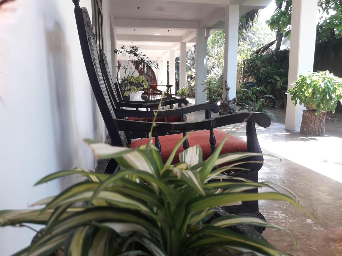 Sea Front Hikkaduwa Apartment Exterior foto